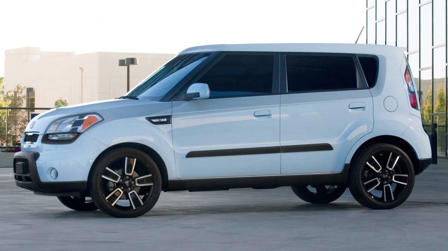  Kia Soul Ghost 2010 года  (фото 23 из 26)